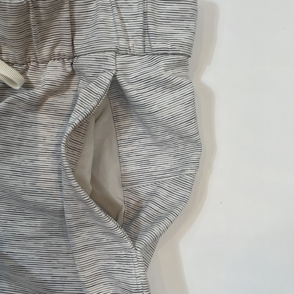 Lululemon Pants Drawstring 4 Gray and White Fabric - Picture 8 of 10